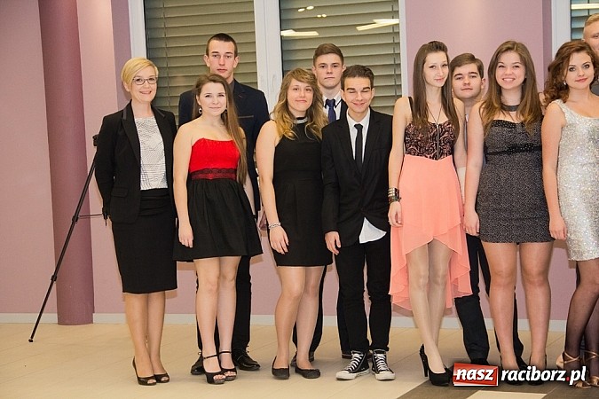 Zdjęcie w galerii na portalu naszraciborz.pl: Półmetkowa zabawa II LO w Zakrzowie wiadomości z regionu