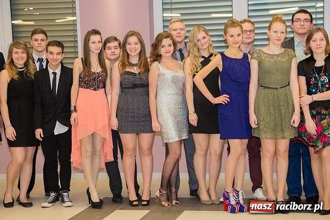 Zdjęcie w galerii na portalu naszraciborz.pl: Półmetkowa zabawa II LO w Zakrzowie wiadomości z regionu
