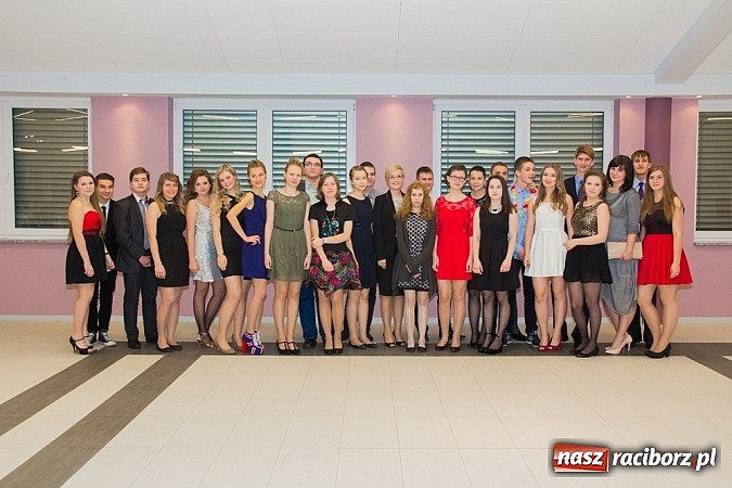 Zdjęcie w galerii na portalu naszraciborz.pl: Półmetkowa zabawa II LO w Zakrzowie wiadomości z regionu