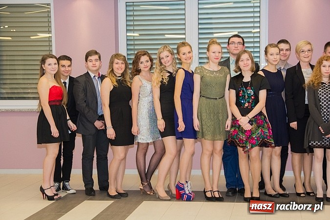 Zdjęcie w galerii na portalu naszraciborz.pl: Półmetkowa zabawa II LO w Zakrzowie wiadomości z regionu