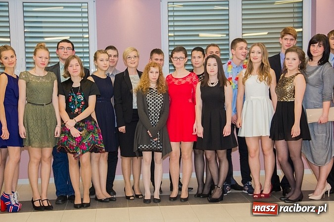 Zdjęcie w galerii na portalu naszraciborz.pl: Półmetkowa zabawa II LO w Zakrzowie wiadomości z regionu