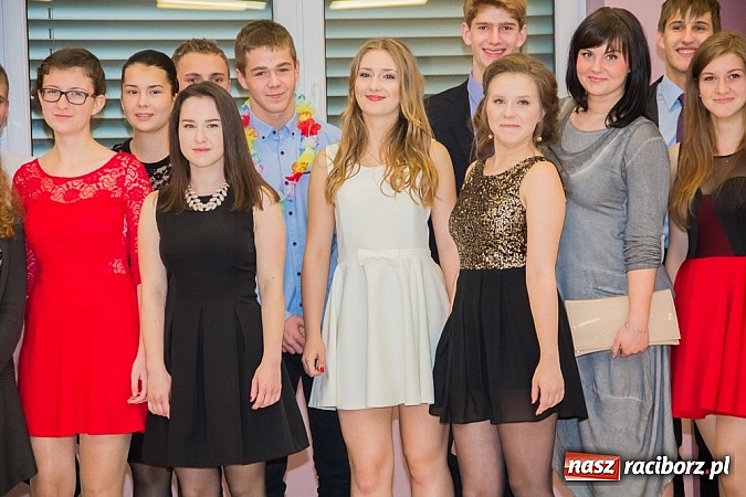 Zdjęcie w galerii na portalu naszraciborz.pl: Półmetkowa zabawa II LO w Zakrzowie wiadomości z regionu