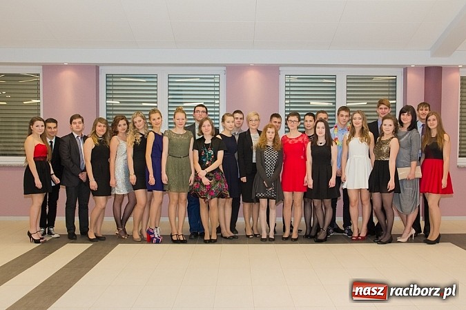 Zdjęcie w galerii na portalu naszraciborz.pl: Półmetkowa zabawa II LO w Zakrzowie wiadomości z regionu