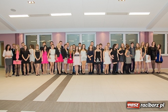 Zdjęcie w galerii na portalu naszraciborz.pl: Półmetkowa zabawa II LO w Zakrzowie wiadomości z regionu