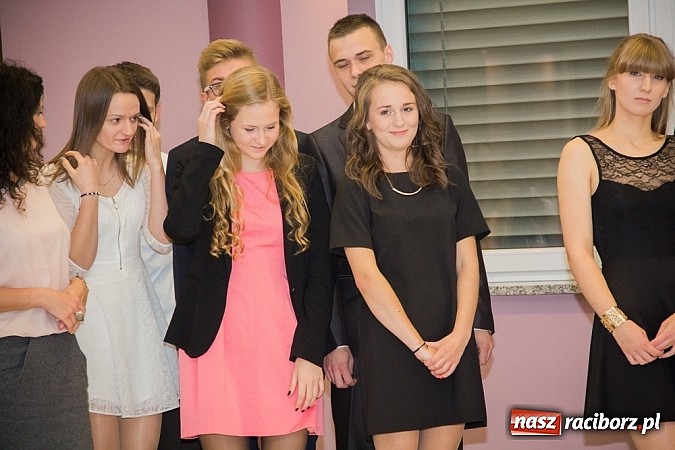 Zdjęcie w galerii na portalu naszraciborz.pl: Półmetkowa zabawa II LO w Zakrzowie wiadomości z regionu