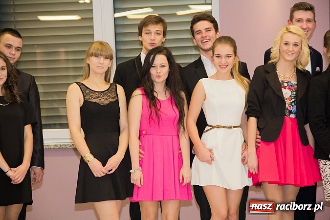 Zdjęcie w galerii na portalu naszraciborz.pl: Półmetkowa zabawa II LO w Zakrzowie wiadomości z regionu