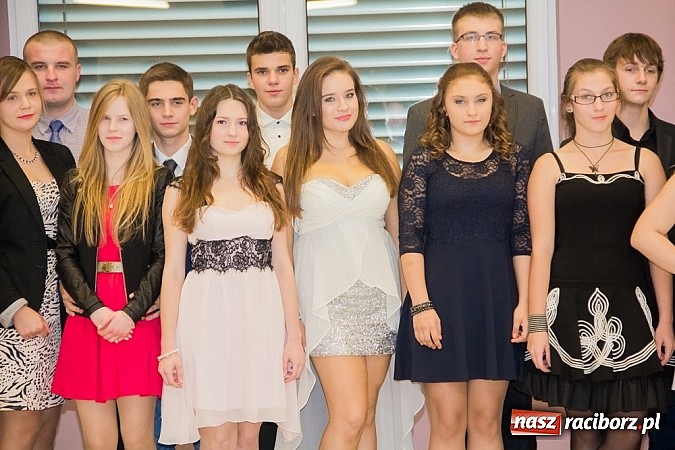 Zdjęcie w galerii na portalu naszraciborz.pl: Półmetkowa zabawa II LO w Zakrzowie wiadomości z regionu