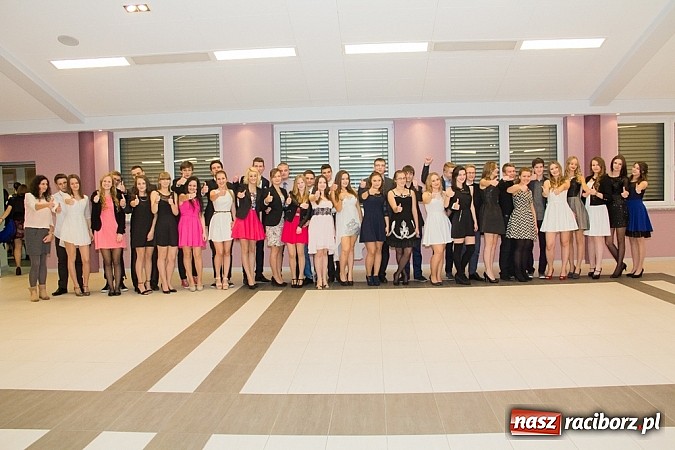 Zdjęcie w galerii na portalu naszraciborz.pl: Półmetkowa zabawa II LO w Zakrzowie wiadomości z regionu
