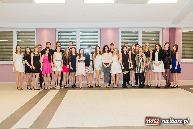 Zdjęcie w galerii na portalu naszraciborz.pl: Półmetkowa zabawa II LO w Zakrzowie wiadomości z regionu