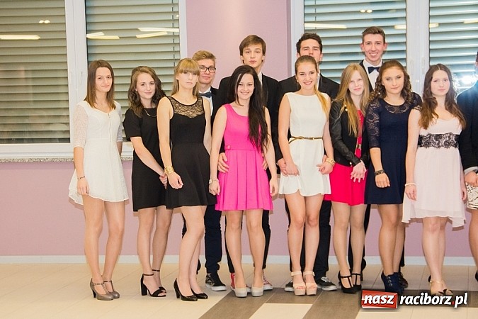 Zdjęcie w galerii na portalu naszraciborz.pl: Półmetkowa zabawa II LO w Zakrzowie wiadomości z regionu
