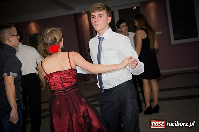 Zdjęcie w galerii na portalu naszraciborz.pl: Półmetkowa zabawa II LO w Zakrzowie wiadomości z regionu