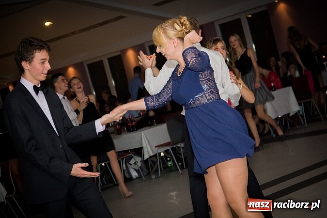 Zdjęcie w galerii na portalu naszraciborz.pl: Półmetkowa zabawa II LO w Zakrzowie wiadomości z regionu