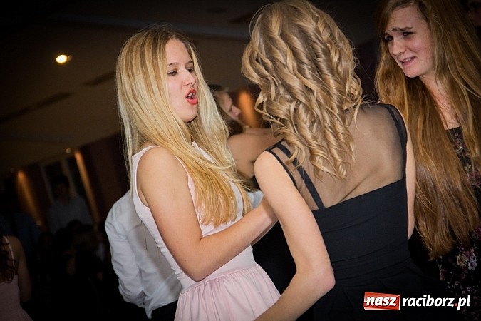 Zdjęcie w galerii na portalu naszraciborz.pl: Półmetkowa zabawa II LO w Zakrzowie wiadomości z regionu