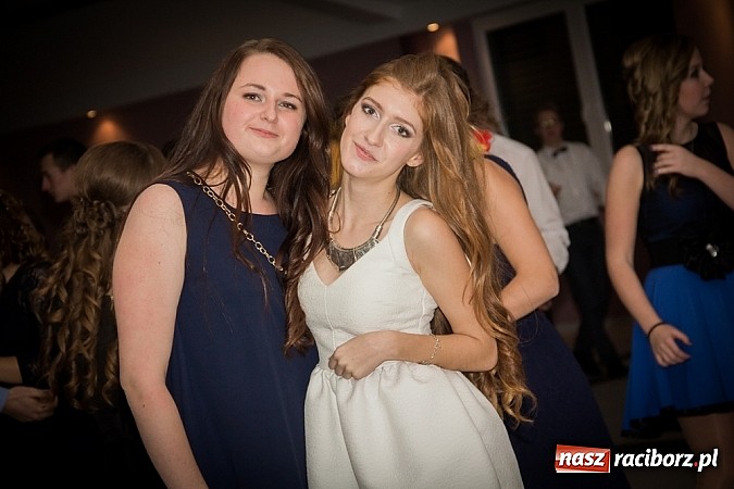 Zdjęcie w galerii na portalu naszraciborz.pl: Półmetkowa zabawa II LO w Zakrzowie wiadomości z regionu