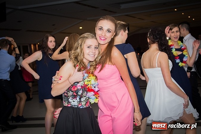 Zdjęcie w galerii na portalu naszraciborz.pl: Półmetkowa zabawa II LO w Zakrzowie wiadomości z regionu