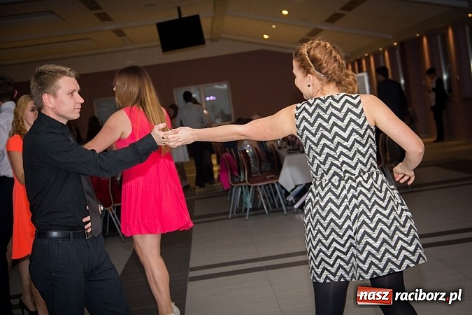 Zdjęcie w galerii na portalu naszraciborz.pl: Półmetkowa zabawa II LO w Zakrzowie wiadomości z regionu