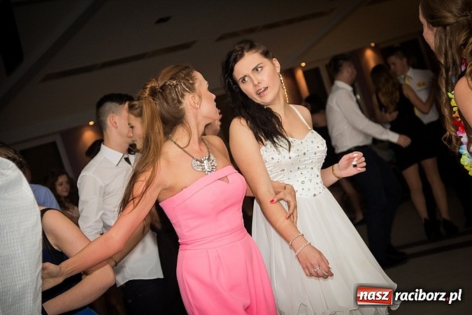 Zdjęcie w galerii na portalu naszraciborz.pl: Półmetkowa zabawa II LO w Zakrzowie wiadomości z regionu