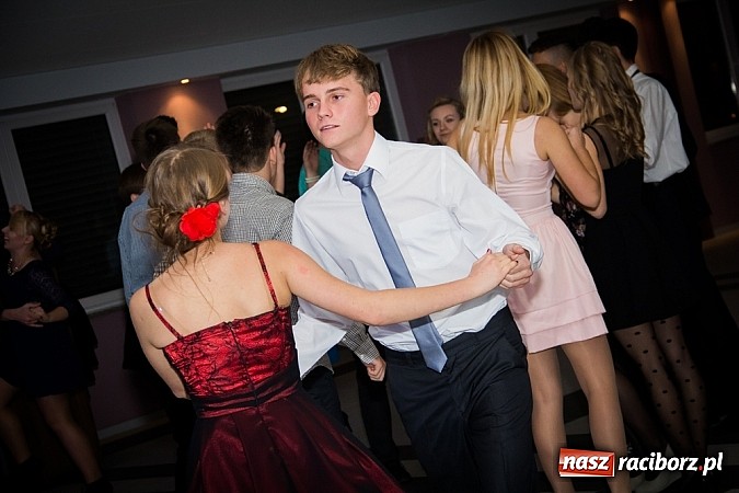 Zdjęcie w galerii na portalu naszraciborz.pl: Półmetkowa zabawa II LO w Zakrzowie wiadomości z regionu