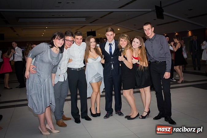 Zdjęcie w galerii na portalu naszraciborz.pl: Półmetkowa zabawa II LO w Zakrzowie wiadomości z regionu