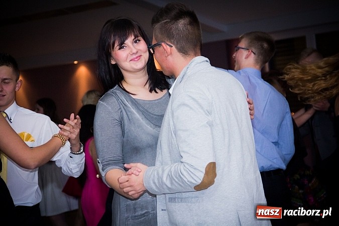 Zdjęcie w galerii na portalu naszraciborz.pl: Półmetkowa zabawa II LO w Zakrzowie wiadomości z regionu