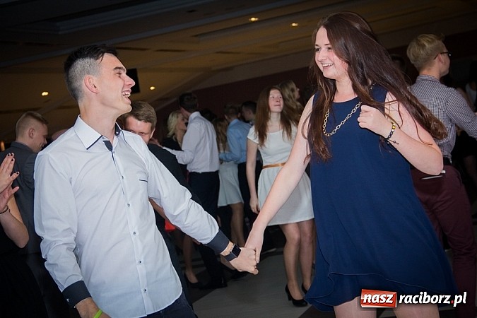 Zdjęcie w galerii na portalu naszraciborz.pl: Półmetkowa zabawa II LO w Zakrzowie wiadomości z regionu