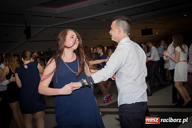 Zdjęcie w galerii na portalu naszraciborz.pl: Półmetkowa zabawa II LO w Zakrzowie wiadomości z regionu