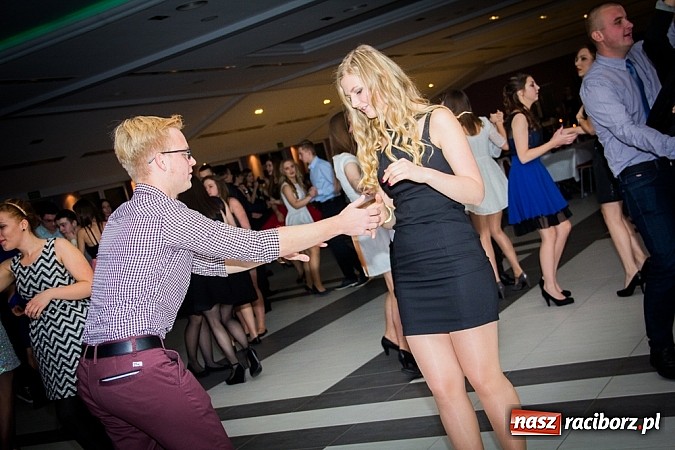 Zdjęcie w galerii na portalu naszraciborz.pl: Półmetkowa zabawa II LO w Zakrzowie wiadomości z regionu