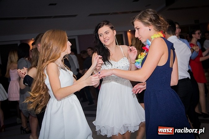 Zdjęcie w galerii na portalu naszraciborz.pl: Półmetkowa zabawa II LO w Zakrzowie wiadomości z regionu