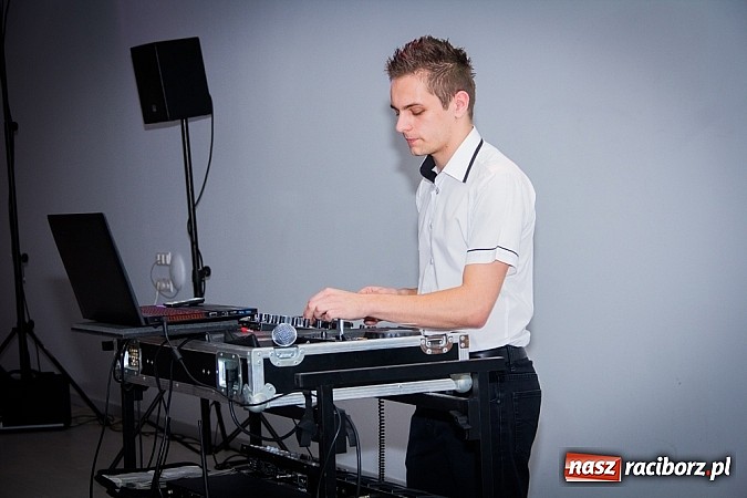 Zdjęcie w galerii na portalu naszraciborz.pl: Półmetkowa zabawa II LO w Zakrzowie wiadomości z regionu