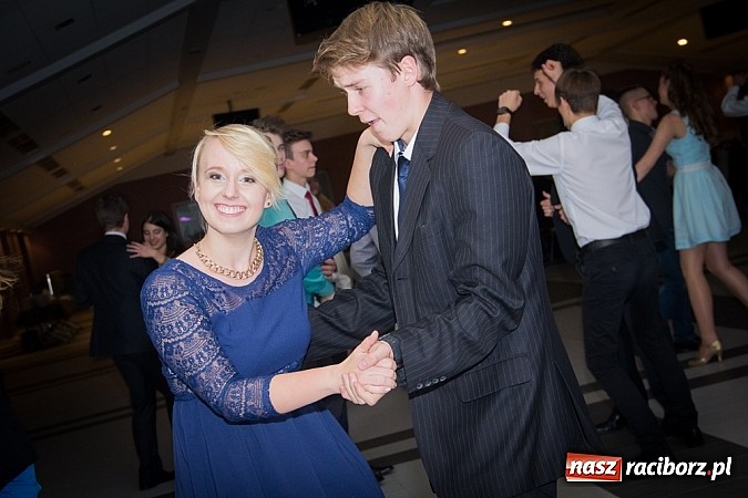 Zdjęcie w galerii na portalu naszraciborz.pl: Półmetkowa zabawa II LO w Zakrzowie wiadomości z regionu