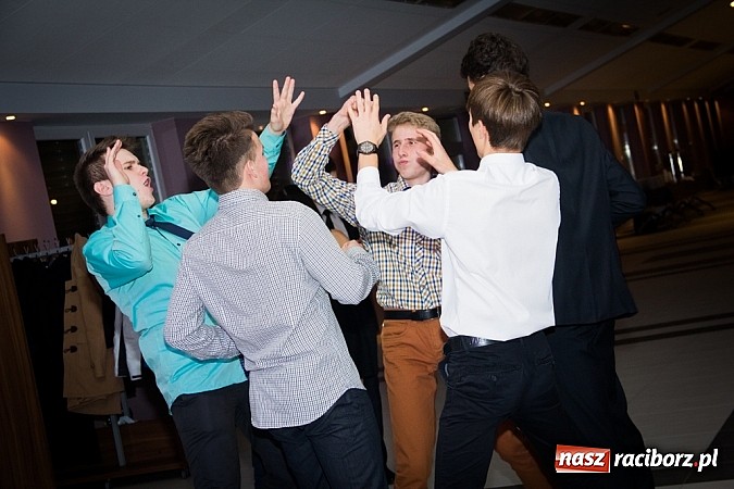 Zdjęcie w galerii na portalu naszraciborz.pl: Półmetkowa zabawa II LO w Zakrzowie wiadomości z regionu