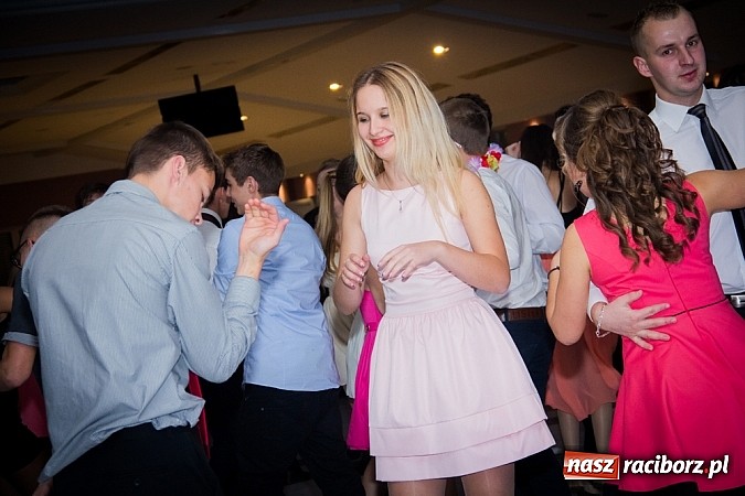 Zdjęcie w galerii na portalu naszraciborz.pl: Półmetkowa zabawa II LO w Zakrzowie wiadomości z regionu