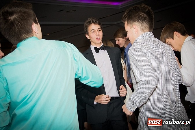 Zdjęcie w galerii na portalu naszraciborz.pl: Półmetkowa zabawa II LO w Zakrzowie wiadomości z regionu