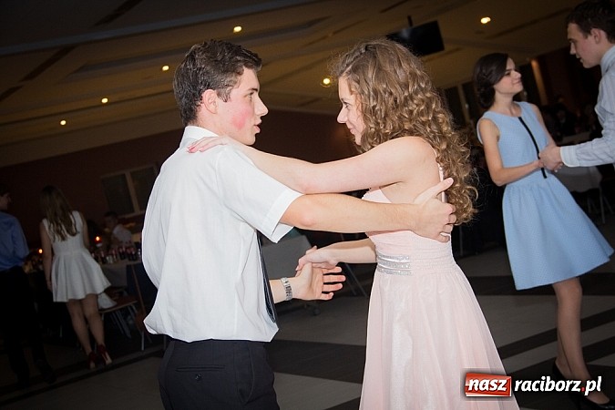 Zdjęcie w galerii na portalu naszraciborz.pl: Półmetkowa zabawa II LO w Zakrzowie wiadomości z regionu