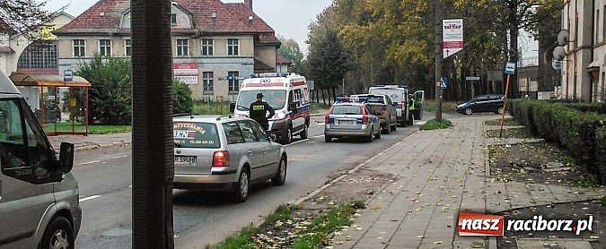 Zdjęcie w galerii na portalu naszraciborz.pl: Nie ma to jak huknąć w radiowóz na przejściu dla pieszych wiadomości z regionu