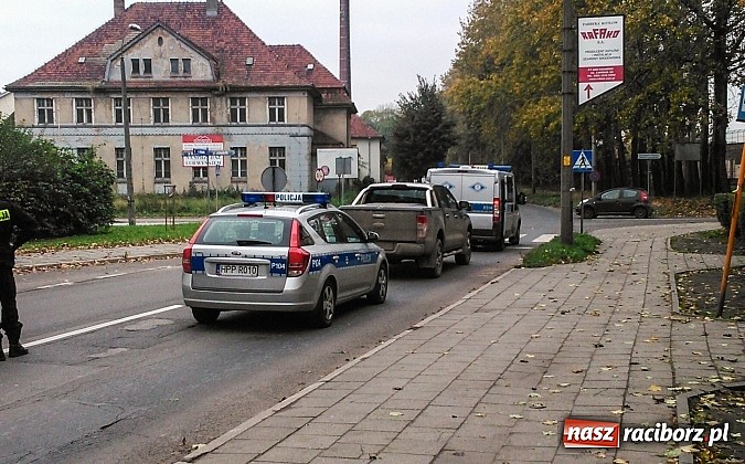 Zdjęcie w galerii na portalu naszraciborz.pl: Nie ma to jak huknąć w radiowóz na przejściu dla pieszych wiadomości z regionu
