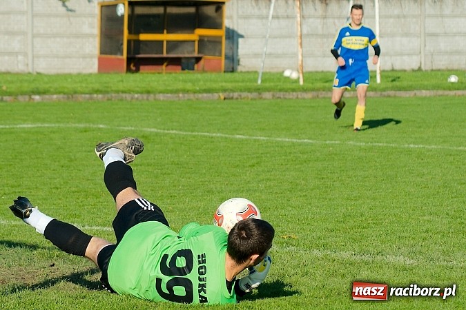 Zdjęcie w galerii na portalu naszraciborz.pl: Klasa okręgowa: Jarosław Pawelec katem Tworkowa wiadomości z regionu