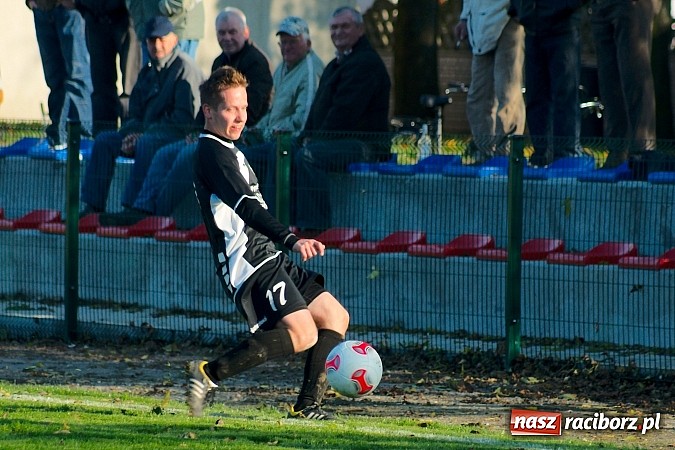 Zdjęcie w galerii na portalu naszraciborz.pl: Klasa okręgowa: Jarosław Pawelec katem Tworkowa wiadomości z regionu