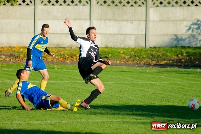 Zdjęcie w galerii na portalu naszraciborz.pl: Klasa okręgowa: Jarosław Pawelec katem Tworkowa wiadomości z regionu