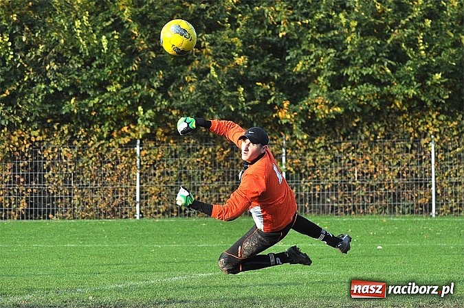 Zdjęcie w galerii na portalu naszraciborz.pl: A klasa: Piotr Święty nie do powstrzymania wiadomości z regionu