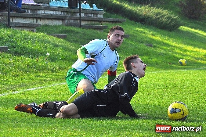 Zdjęcie w galerii na portalu naszraciborz.pl: A klasa: Piotr Święty nie do powstrzymania wiadomości z regionu