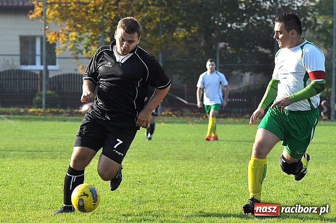 Zdjęcie w galerii na portalu naszraciborz.pl: A klasa: Piotr Święty nie do powstrzymania wiadomości z regionu