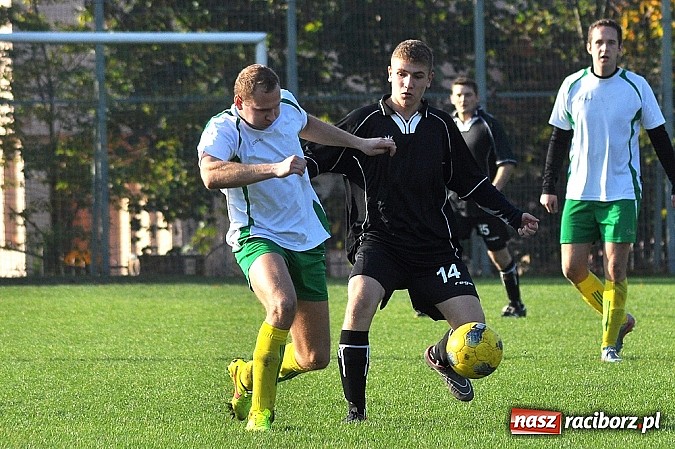 Zdjęcie w galerii na portalu naszraciborz.pl: A klasa: Piotr Święty nie do powstrzymania wiadomości z regionu