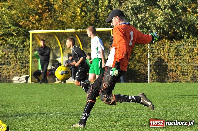 Zdjęcie w galerii na portalu naszraciborz.pl: A klasa: Piotr Święty nie do powstrzymania wiadomości z regionu