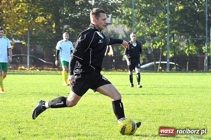 Zdjęcie w galerii na portalu naszraciborz.pl: A klasa: Piotr Święty nie do powstrzymania wiadomości z regionu