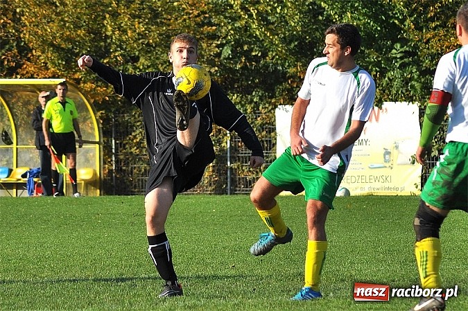 Zdjęcie w galerii na portalu naszraciborz.pl: A klasa: Piotr Święty nie do powstrzymania wiadomości z regionu