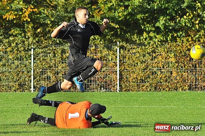 Zdjęcie w galerii na portalu naszraciborz.pl: A klasa: Piotr Święty nie do powstrzymania wiadomości z regionu