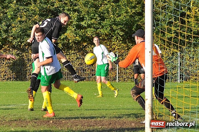 Zdjęcie w galerii na portalu naszraciborz.pl: A klasa: Piotr Święty nie do powstrzymania wiadomości z regionu