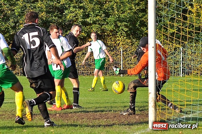 Zdjęcie w galerii na portalu naszraciborz.pl: A klasa: Piotr Święty nie do powstrzymania wiadomości z regionu