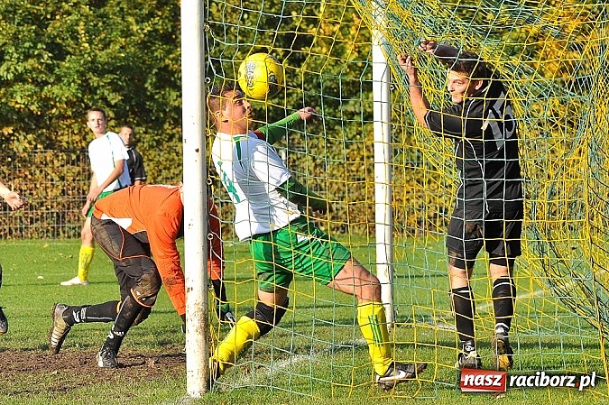 Zdjęcie w galerii na portalu naszraciborz.pl: A klasa: Piotr Święty nie do powstrzymania wiadomości z regionu